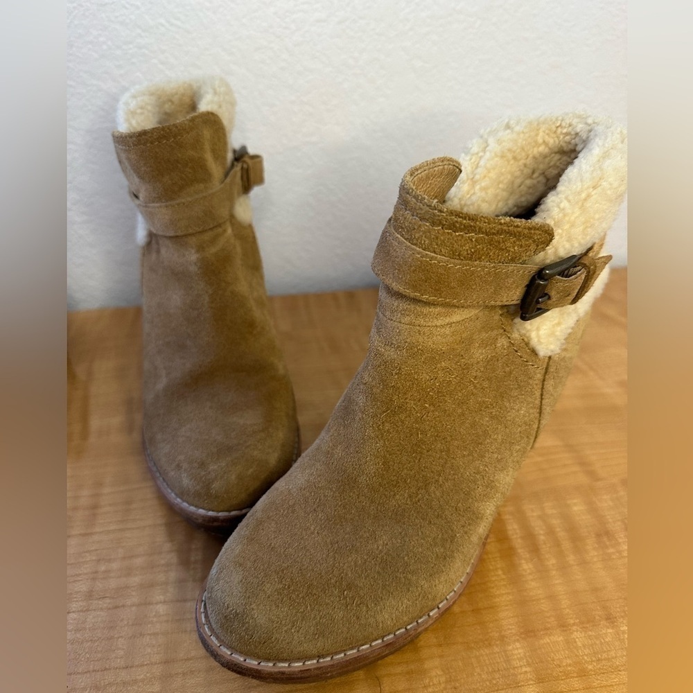 UGG Australia Brown Chestnut Suede Shearling Fur Anais Wedge Bootie - Size 7
